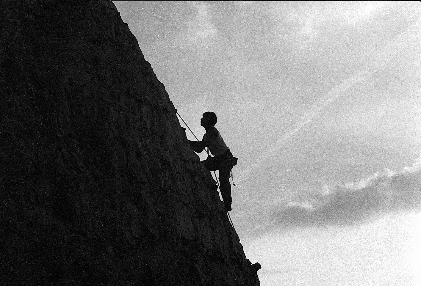 L'alpiniste de Normandie — ascension en silhouette
